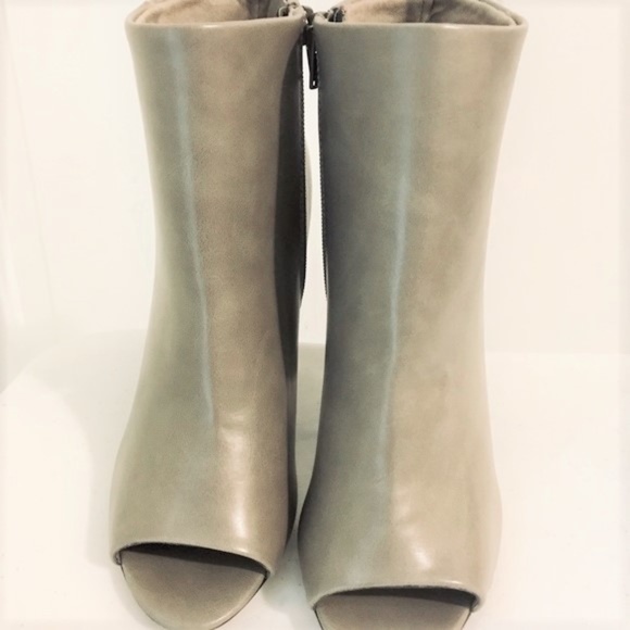 ❤️1 LEFT ‼️ NEW! TAUPE PEEP TOE ANKLE BOOTIES - Picture 4 of 5